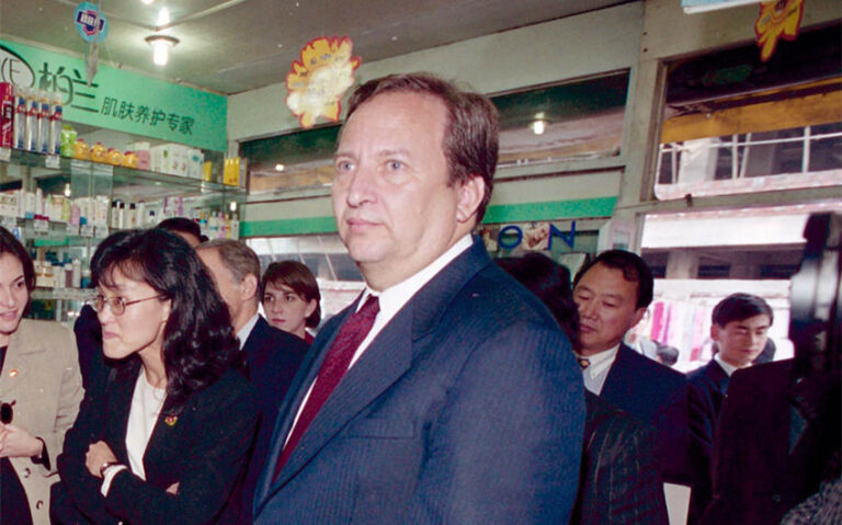 larry summers net worth