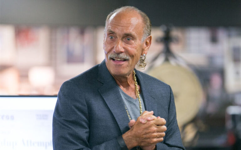 does les gold have a wife