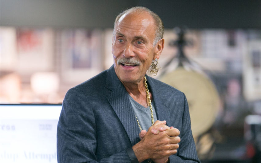 does les gold have a wife