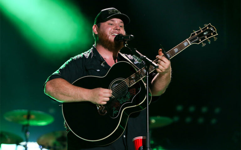 luke combs net worth